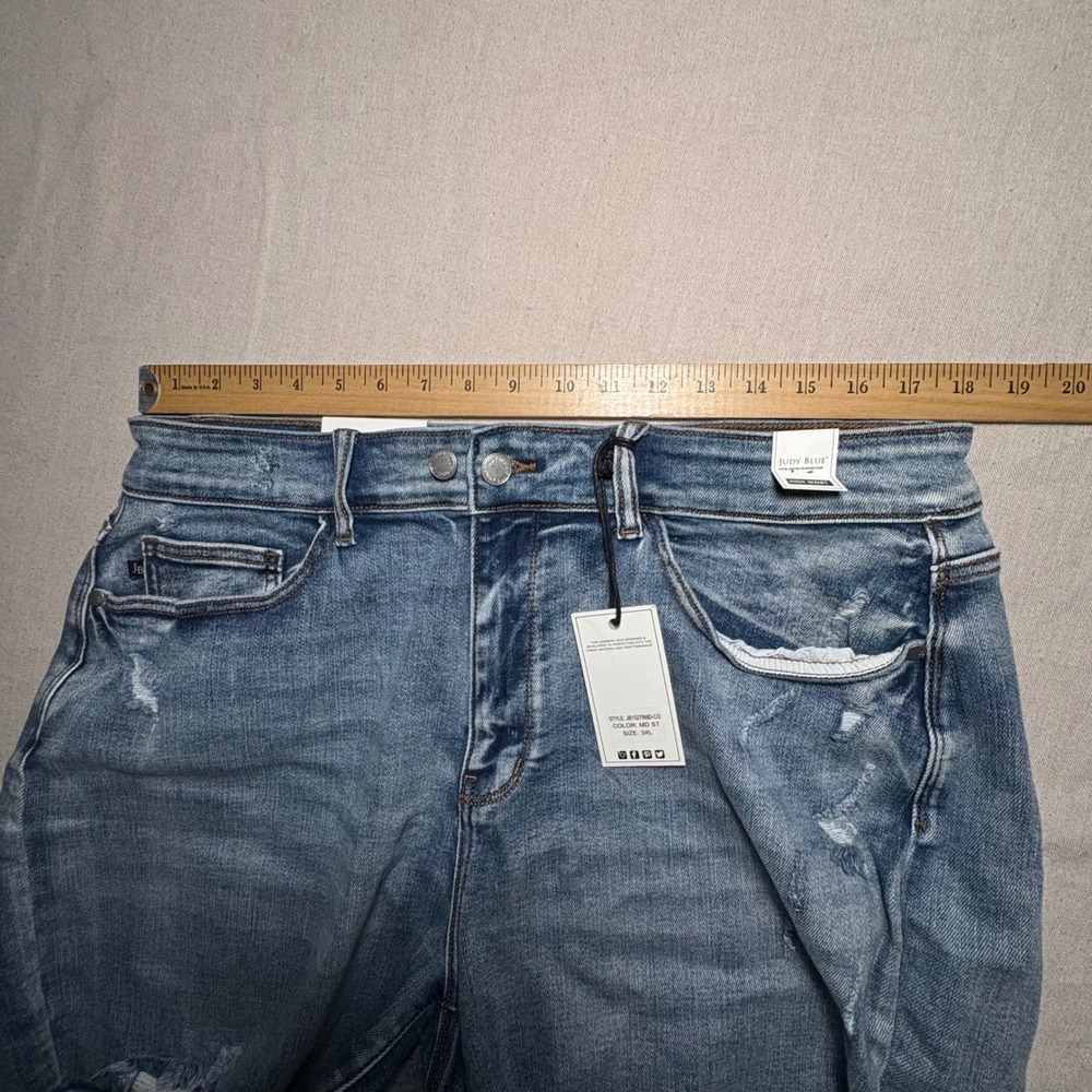 NWT Judy Blue Hallie High Rise Distressed Denim Shorts Medium Wash Plus 3XL Boho - Picture 6 of 7